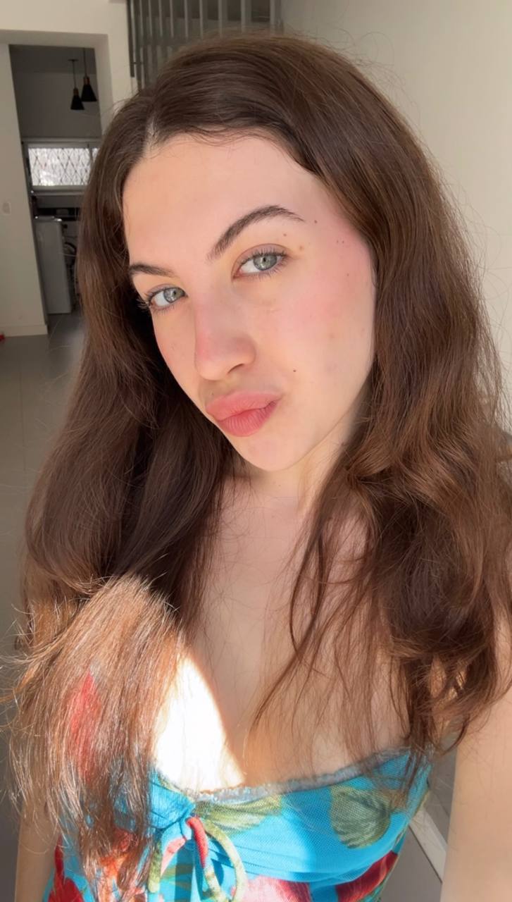 Nude girl Amber in Chengdu