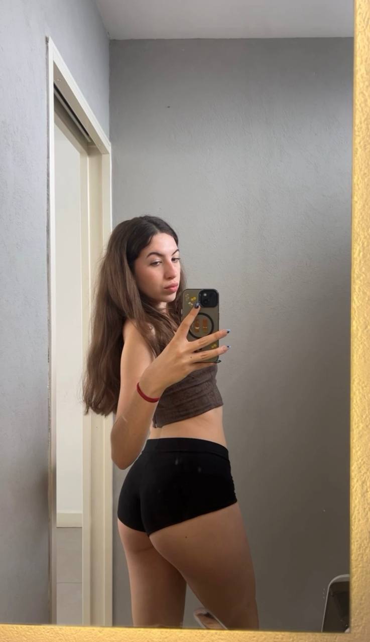 Amber in her underwear in Chengdu