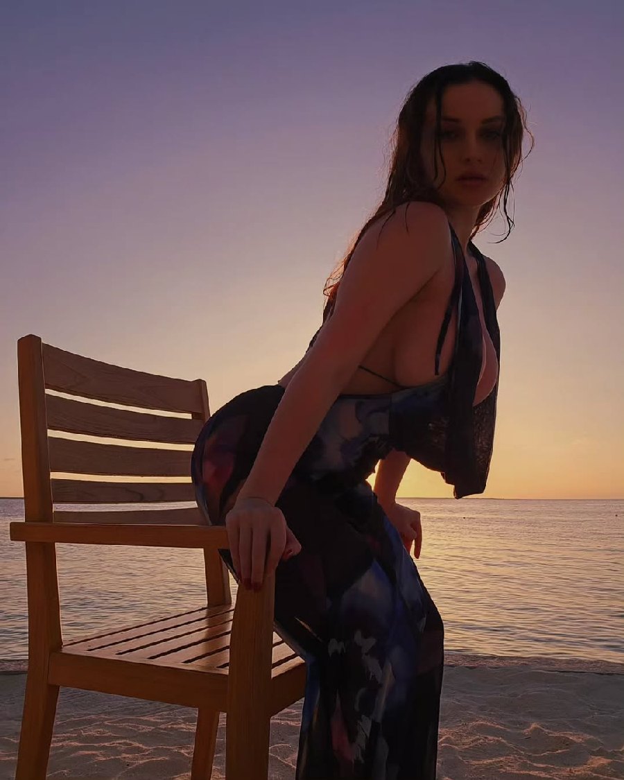 Sexy girl Miranda Faith nude in Chengdu