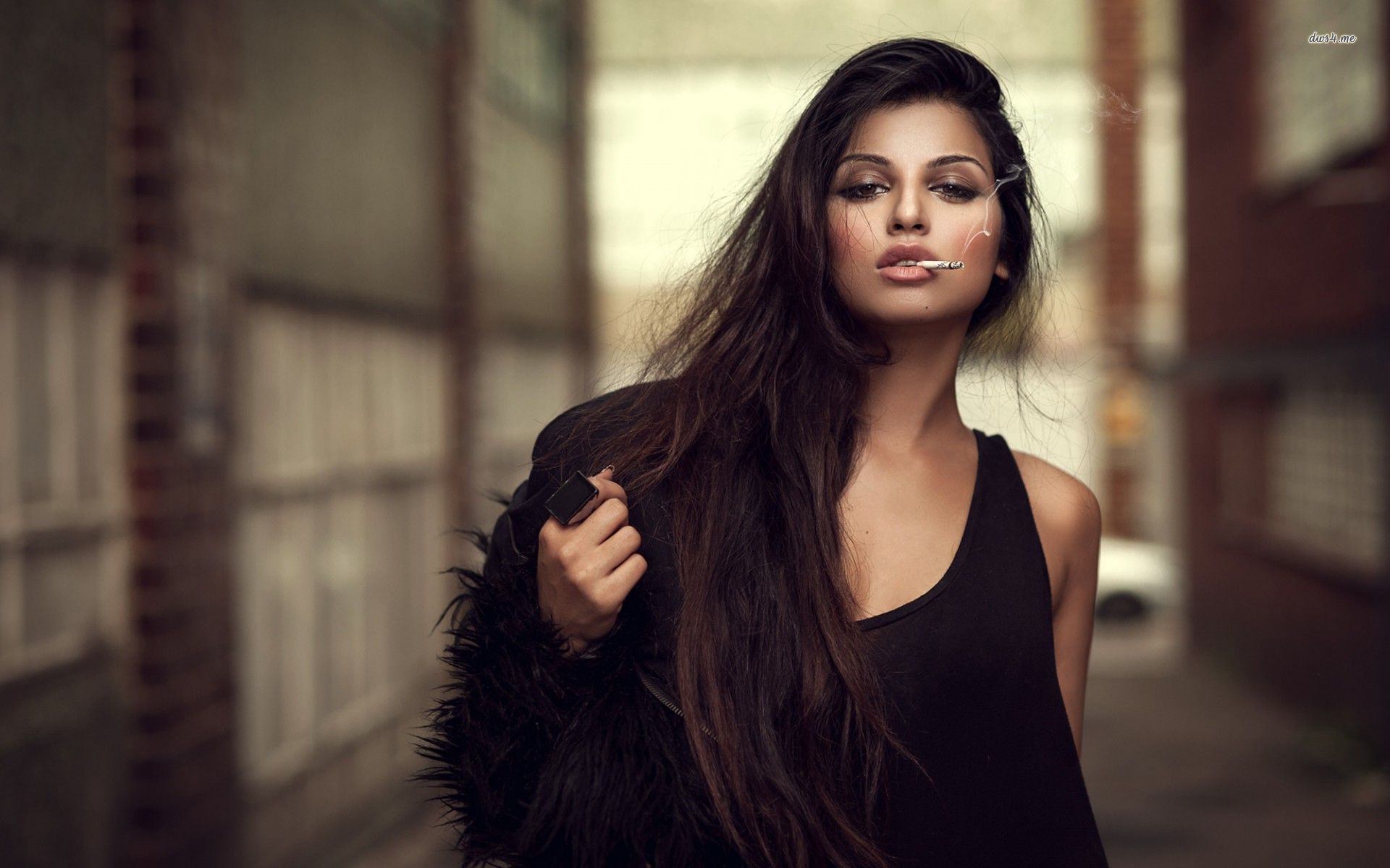 A playful frame from Sassy girls — online in Chengdu