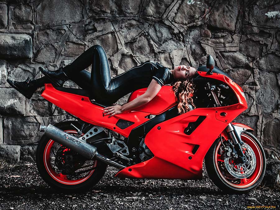 Beautiful girl Beautiful girls and motorcycles in Chengdu