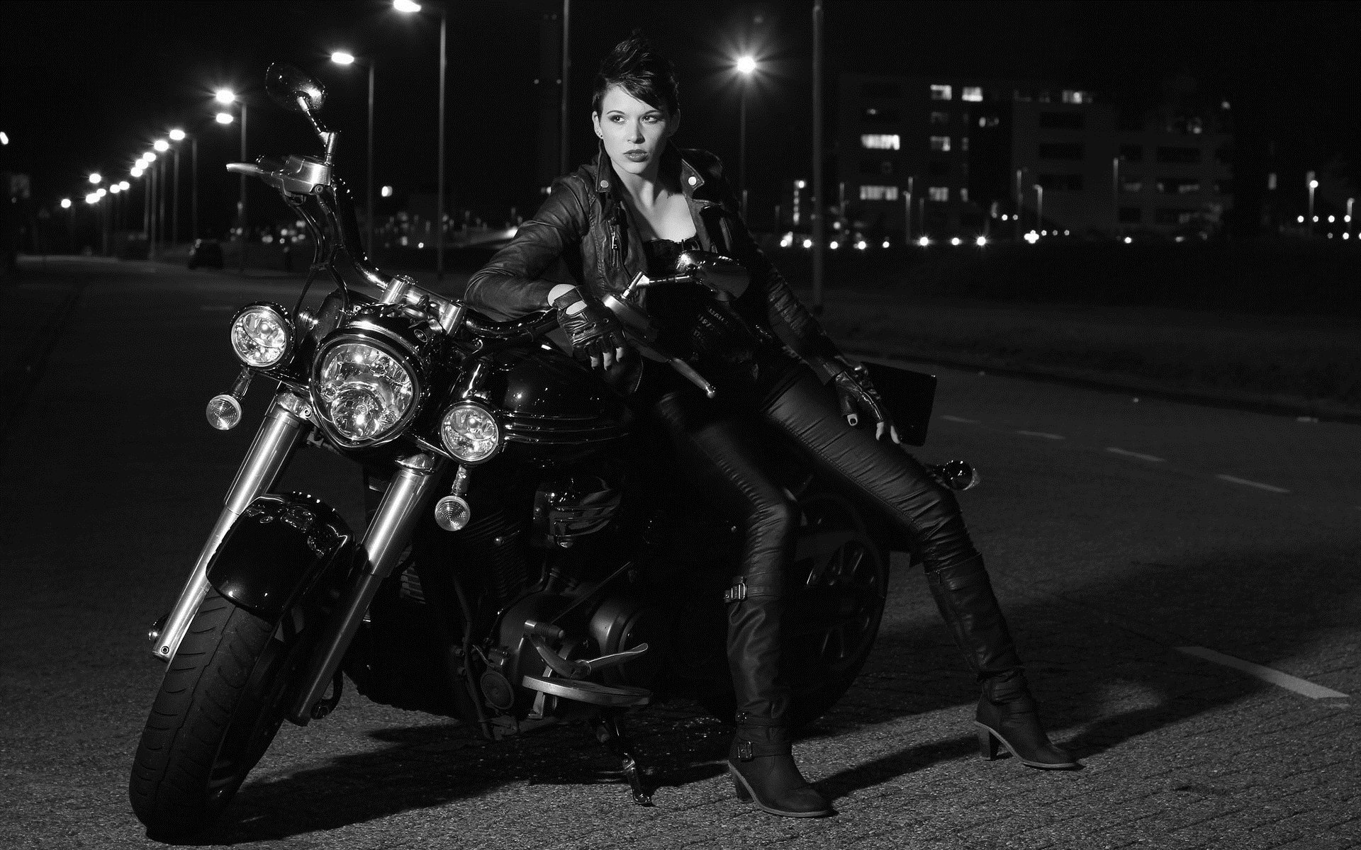 Photo Beautiful girls and motorcycles in Chengdu