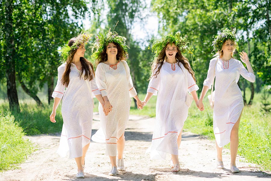 A cozy shot with Slavic girls — straight from Chengdu