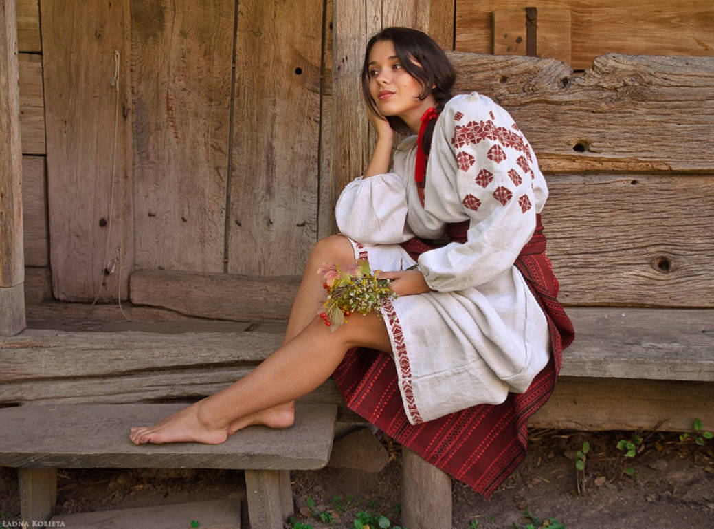 Fresh photos, fresh mood — Women in Slavic costumes online in Chengdu