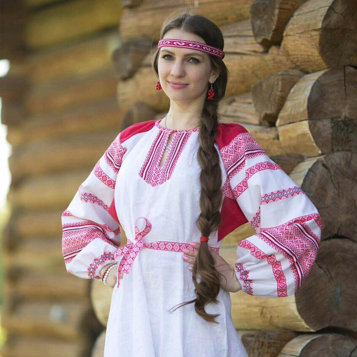 Girls in Slavic costumes brings the glow — live moments in Chengdu
