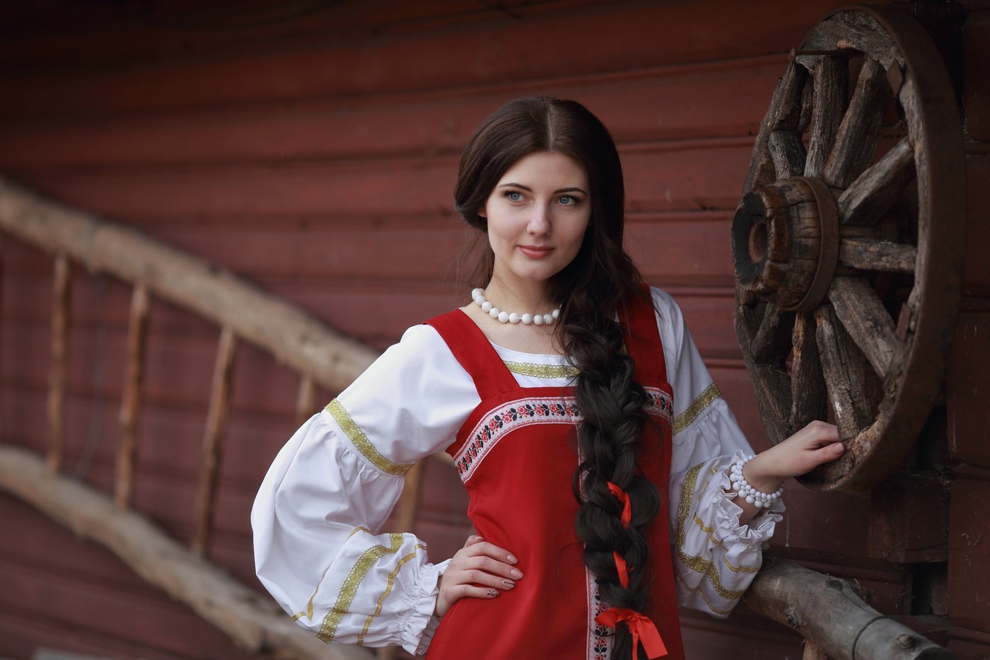 Girls in Slavic costumes’s look of the day — catch her live in Chengdu