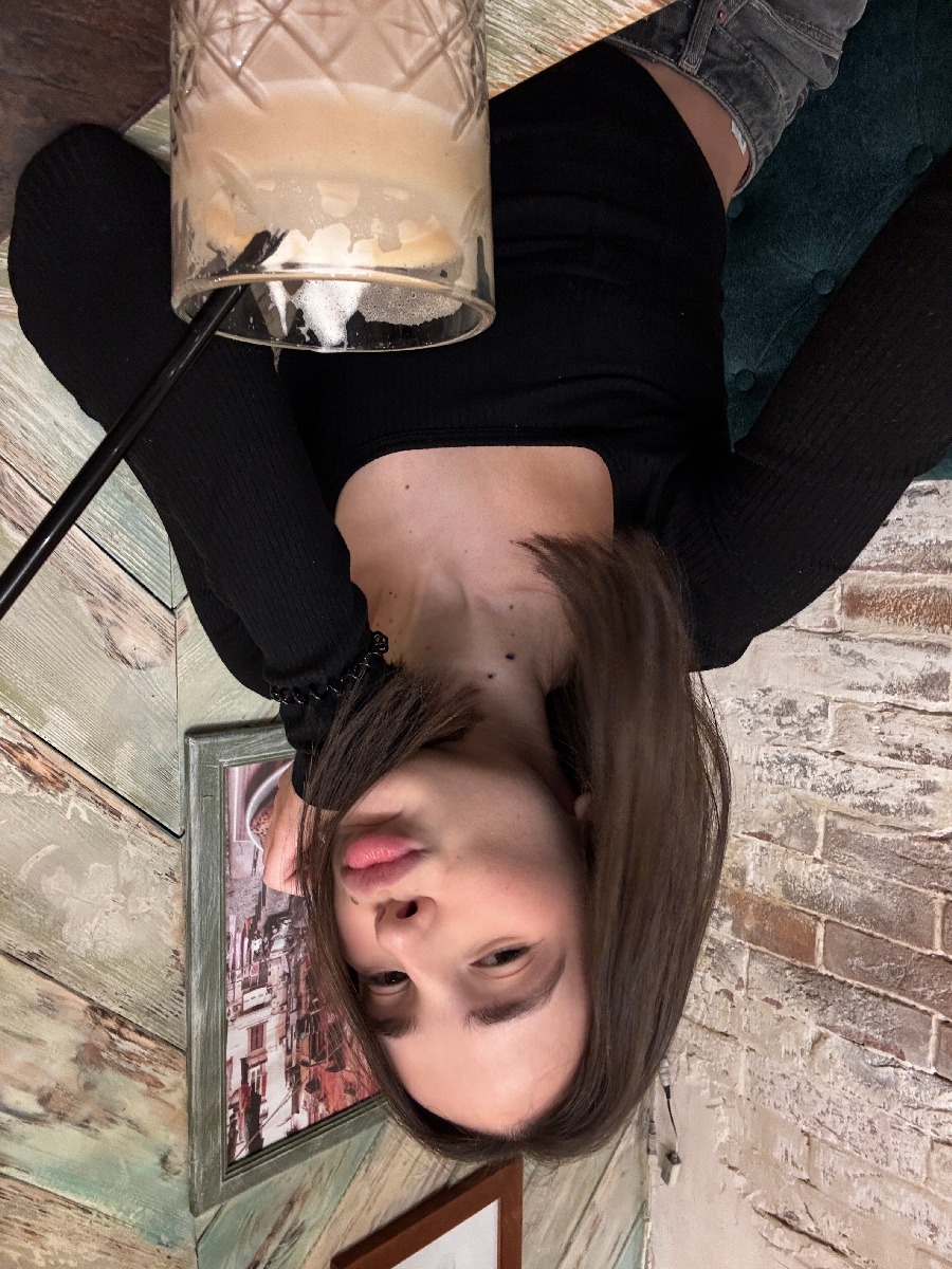 Fresh photos, fresh mood — Tina online in Chengdu